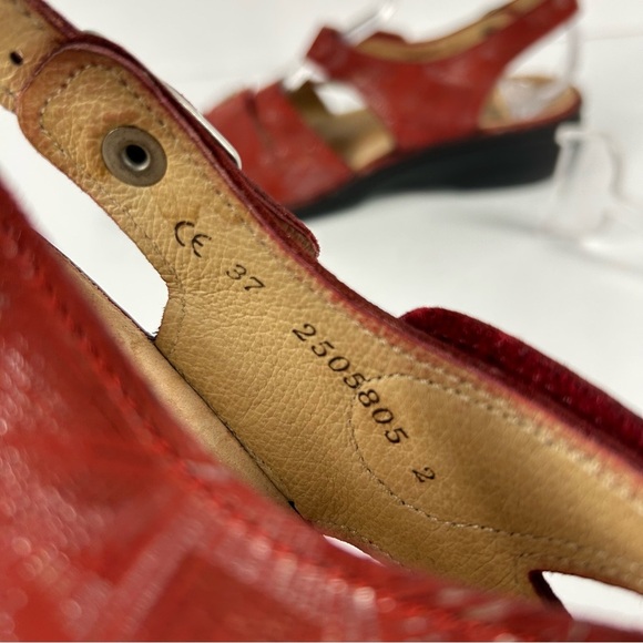 Finn Comfort Women's Red Sandals - Picture 8 of 8
